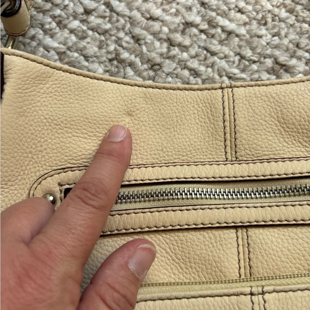 Tignanello Cream Leather Shoulder Bag - Picture 7 of 16